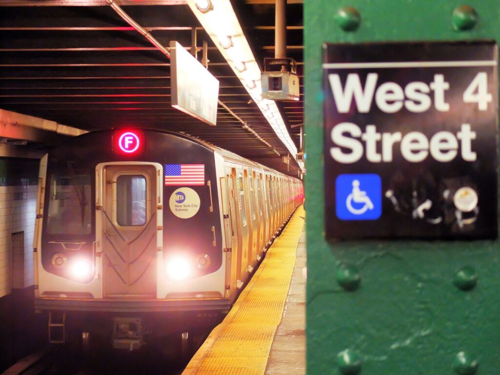 NewYork.nl at the Holiday Festival - Tips for your trip! Take the metro